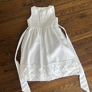 Elegant White Sleeveless Dress